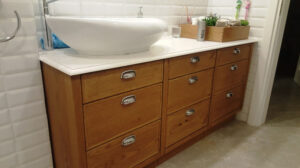 שידת אמבטיה