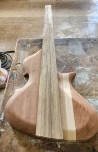 בנית גיטרה בס בהתאמה אישית