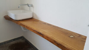 משטח עץ מלא לכיור אמבטיה מבית טק-א-ווד - נגרית בוטיק