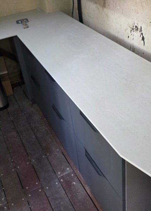 שיש במטבח האחורי